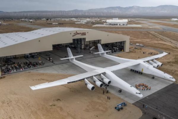 stratolaunch-kosmik-sirketi-yaxinda-baglanir